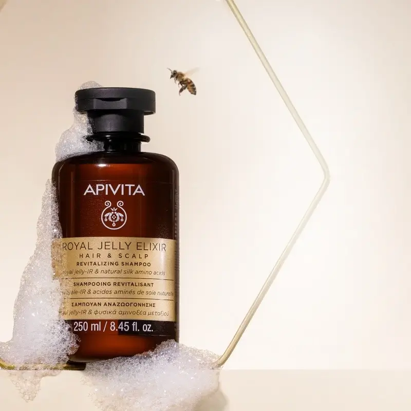 Apivita Royal Jelly Champú Revitalizante, 250 ml - Image 2