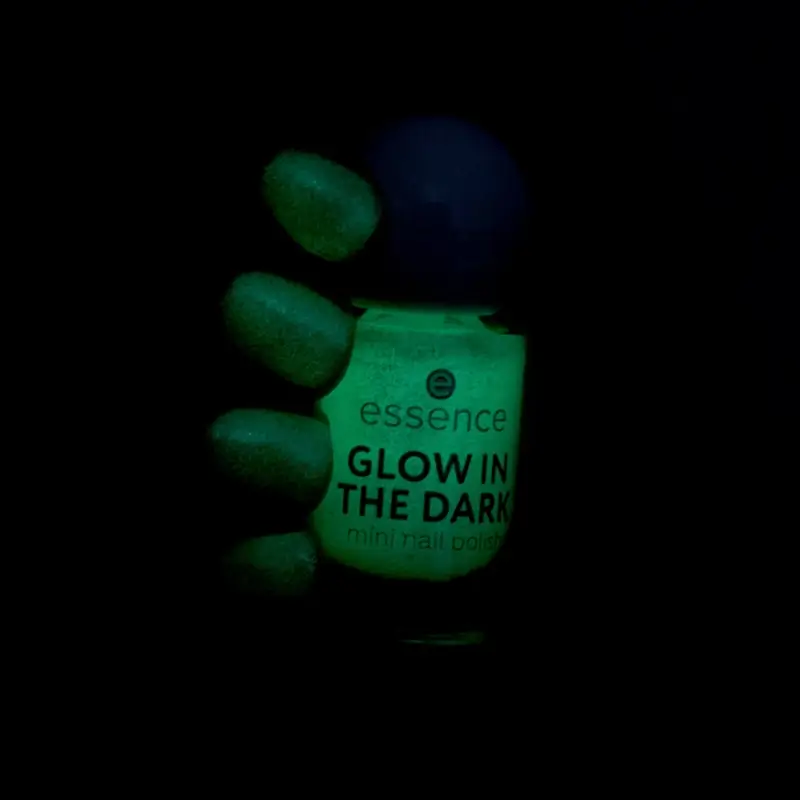 Essence Mini Esmalte De Uñas Glow In The Dark 14, 5 ml - Image 8