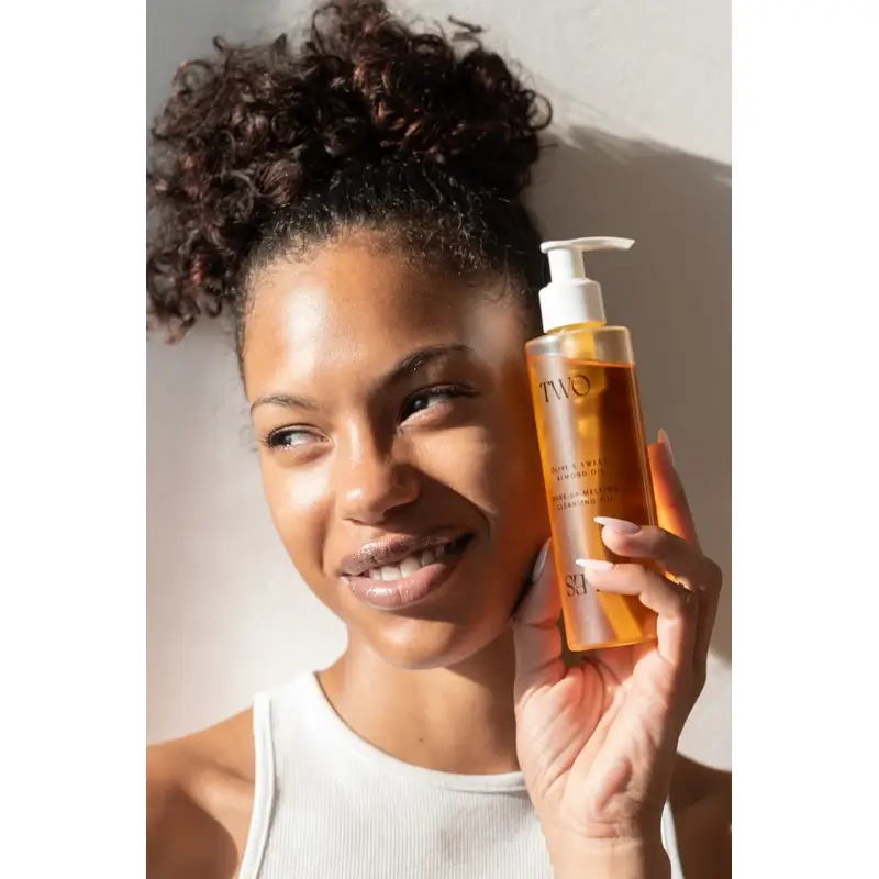 Two Poles Make-Up Melting Cleansing Oil , 190 ml - Image 3